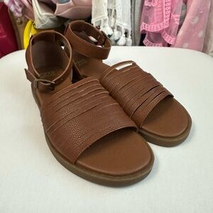 Frye and Co. UMI Brown Strappy Flat Sandals Size 6